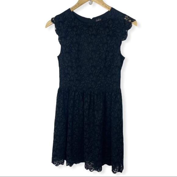 Aritzia Belgravia Black Lace Fit Flare Dress Size 2 Minimalist Romantic Scallop - Picture 2 of 8